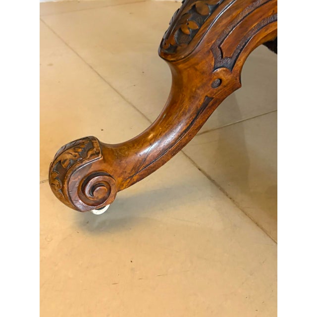 Antique Victorian Six-Seater Oval Tilt-Top Centre Dining Table in Burr Walnut, 1860 For Sale - Image 16 of 17