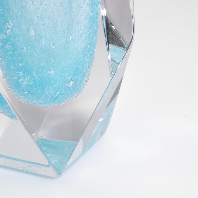Hand Blown Murano Goccia Vase in Light Lagoon Blue With Bubbles For Sale In Los Angeles - Image 6 of 8