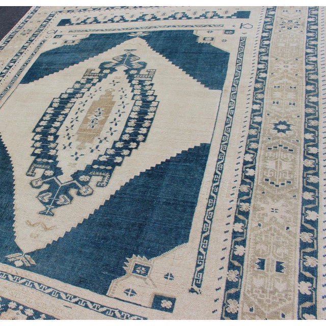 Mid 20th Century Vintage Hand Knotted Turkish Oushak Rug With Central Medallion in Blue and Cream For Sale - Image 5 of 13