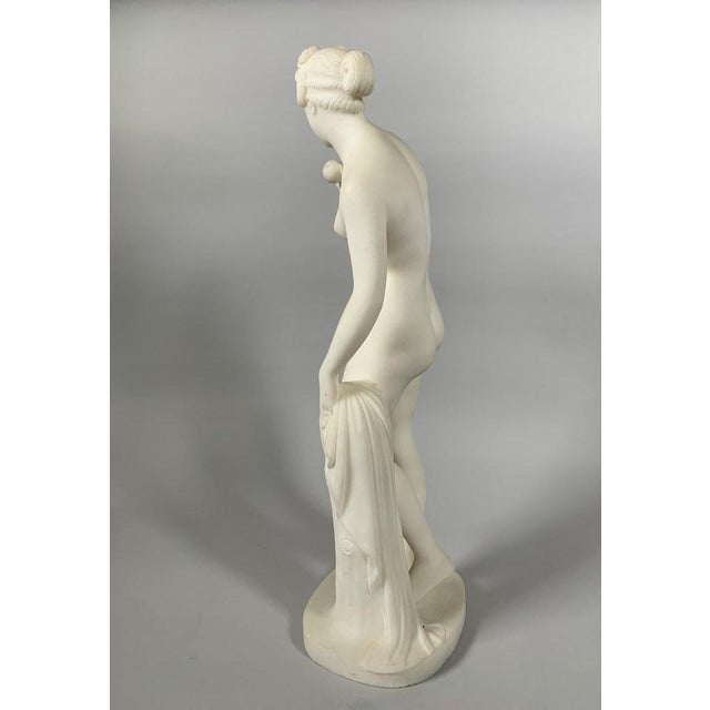 White Marble Sculpture of Venus with an Apple, after Bertel Thorvaldsen (1770-1844), 19th Century For Sale - Image 4 of 7