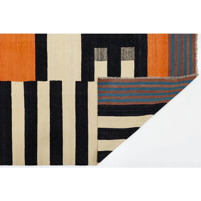 Mid-Century Modern Contemporary Geometric Wool Kilim Rug – Mid-Century Modern Abstract Flat-Weave For Sale - Image 3 of 12
