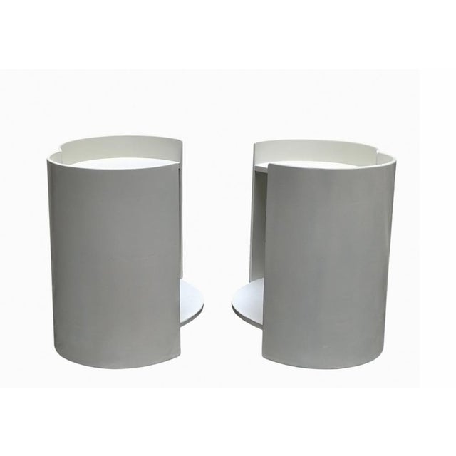Mid-Century Modern Vintage Italian White Gea Side Tables by Kazhuide Takahama for Gavina, 1960s, Set of 2 For Sale - Image 3 of 7