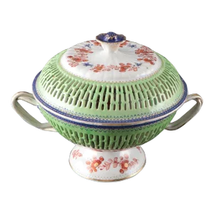 Antique Early 19th Century Chinese Export Porcelain Reticulated Chesnut Basket or Centerpiece Bowl Circa 1800