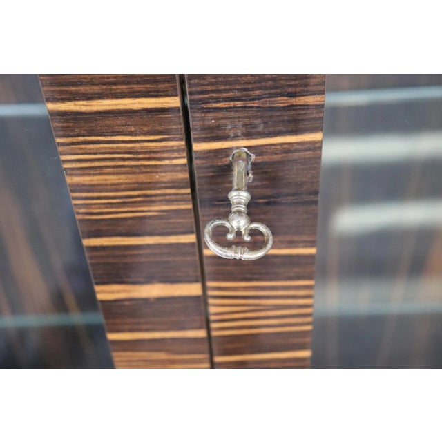 Macassar Ebony Lighted Contemporary French-Made Art Deco Vitrine Manner Ruhlmann For Sale - Image 12 of 12