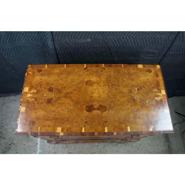 Late 19th Century Antique English George II Style Oyster Burl Yew Bachelors Chest Dresser Commode For Sale - Image 5 of 18