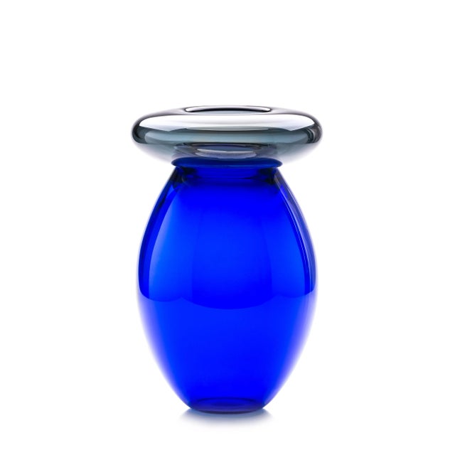 Queen Blue Vase by Purho Dimensions: D20 x H30 cm Materials: Glass Other colours and Dimensions are available.