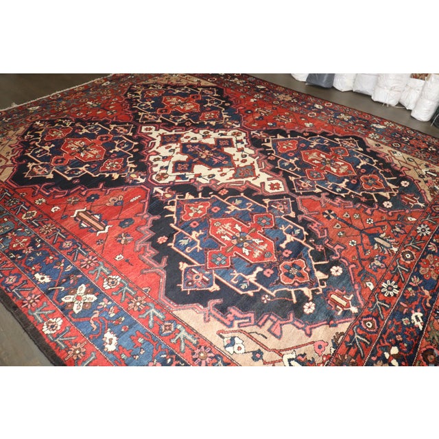 Large Scale Antique Geometric Persian Bakhtiari Rug no. j5107 For Sale - Image 11 of 11