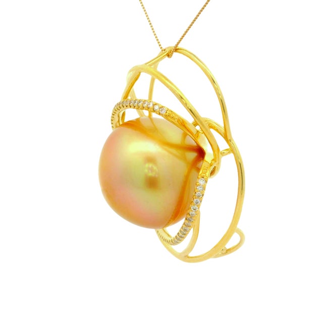 18mm Golden South Sea Pearl Diamond 18k Yellow Gold Orbital Pendant Chain For Sale In Los Angeles - Image 6 of 7