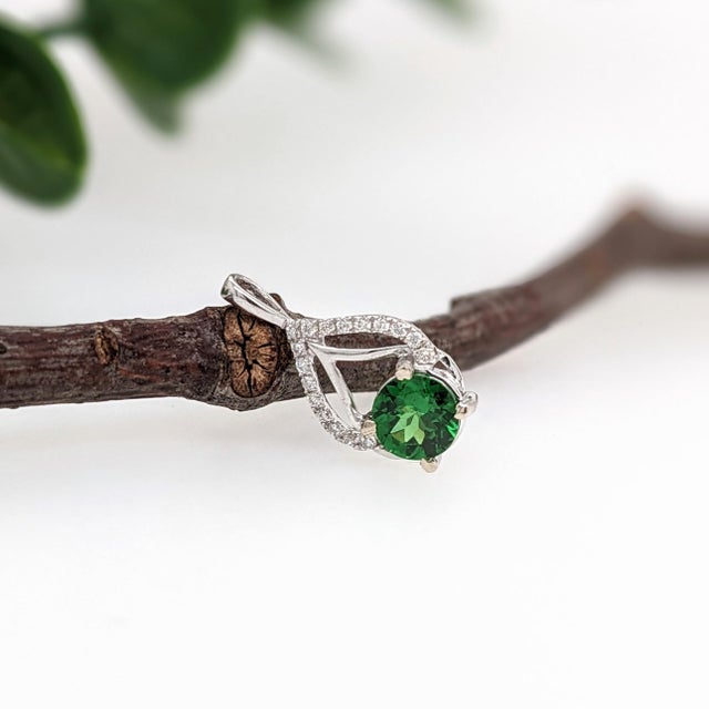 2020s Tsavorite Pendant with Natural Diamonds in Solid 14K White Gold Round 5.5mm For Sale - Image 5 of 8