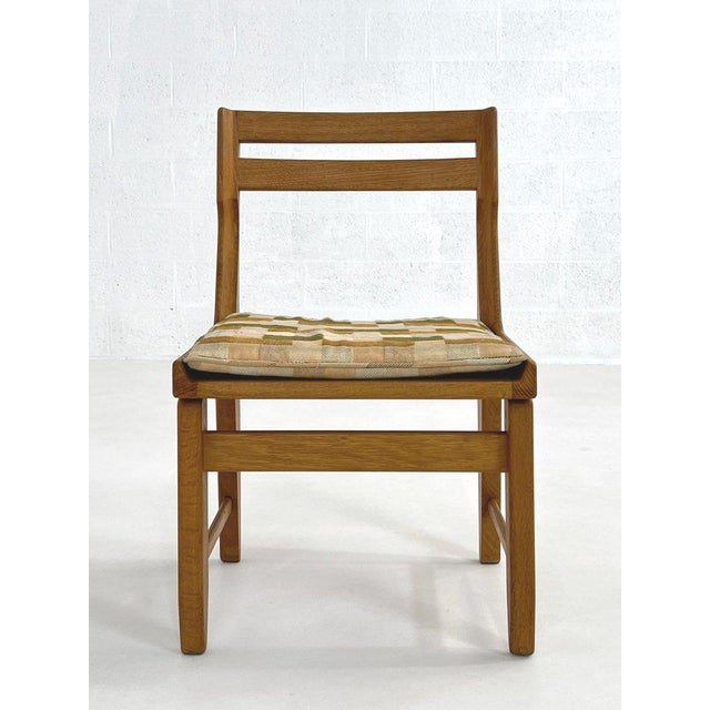 1960s Raphael Dining Chairs in Oak and Fabric attributed to Guillerme et Chambron for Votre Maison, 1960s, Set of 4 For Sale - Image 5 of 8