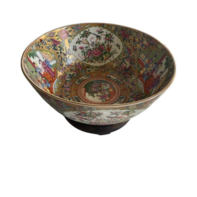 Chinese Chinese Famille Rose Medallion Porcelain Bowl For Sale - Image 3 of 6