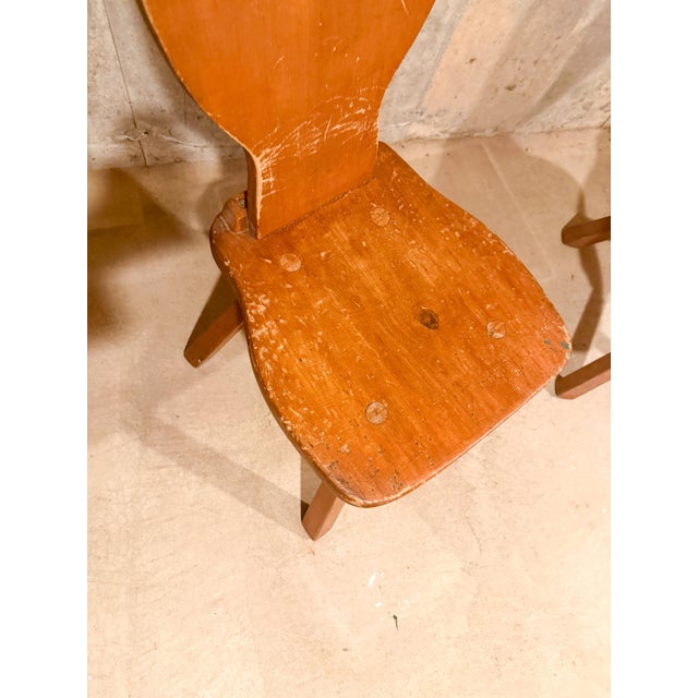 Mid-Century Modern Set of 2 Vintage Alpine Bavarian Heart-Cutout Plank Chairs (Brettstuhl) For Sale - Image 3 of 9