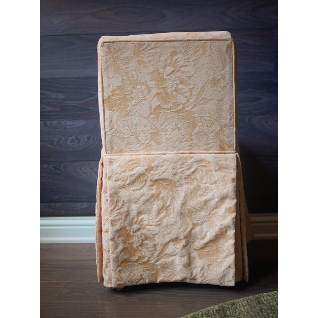 Billy Baldwin Late 20th Century Traditional Grandmillennial Skirted Slipper Chair in Pale Yellow Matelassé For Sale - Image 4 of 4