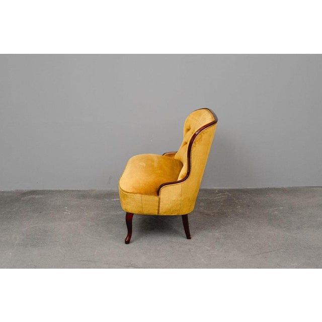 Yellow Mid-Century Sofa in Yellow For Sale - Image 8 of 18