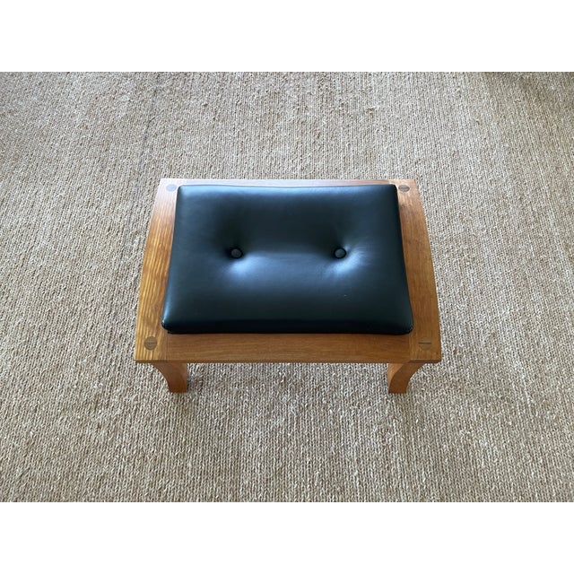 2000 - 2009 Thomas Moser Lolling Chair & Ottoman in Cherry and Black Leather For Sale - Image 5 of 8