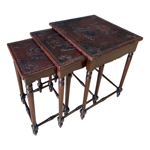 Antique Hand-Crafted Mahogany Nesting Tables With Leather Tops, 1910 For Sale