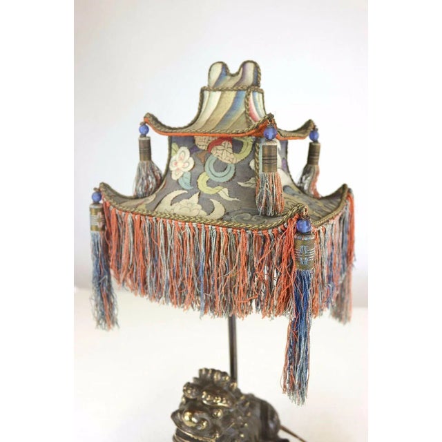 Rare Exotic 1920s Chinoiserie Lamp of Tasseled Pagoda Shade with Foo Dog Base For Sale In West Palm - Image 6 of 9