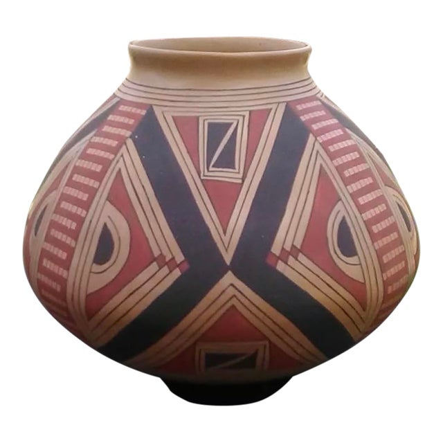 Vintage Mata Ortiz Casa Grande Olla Mexican Pottery Vessel, by Artist Sanbe, 11” H For Sale
