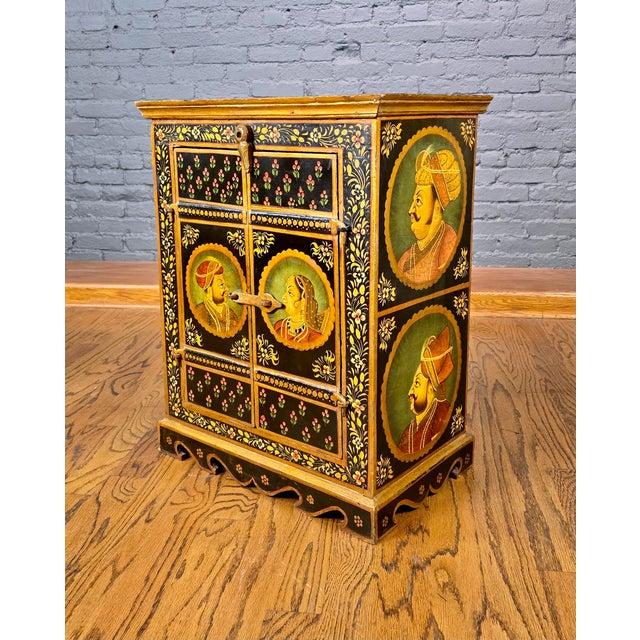 Early 19th Century Indian Mughal Hand-Painted Polychrome Cabinet With Royal Portraits For Sale In Los Angeles - Image 6 of 12