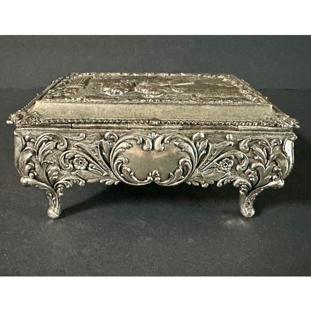 Vintage Mid 20th Century Romantic Jewelry/Trinket Box For Sale - Image 4 of 11