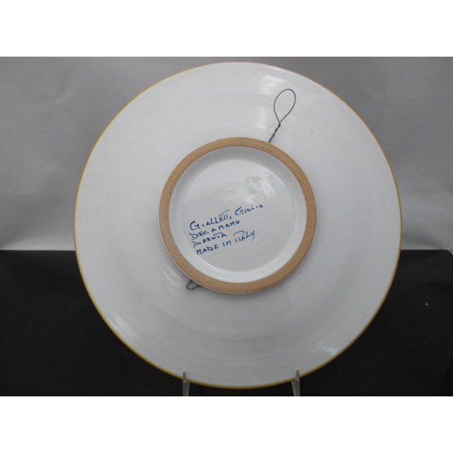 Gialletti Deruta Italian Maiolica Pottery Hand Painted Serving Wall Plate For Sale In Portland, OR - Image 6 of 8