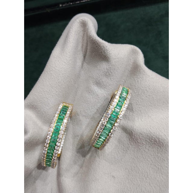18k Gold Diamond 3.07ct Emerald Stud Earrings, New For Sale - Image 4 of 8