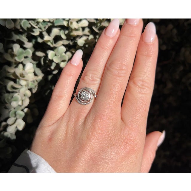 Antique ring circa 1900 crafted in 18-carat gold (750/1000) and platinum. It features an old-cut diamond of approximately...