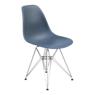 Mid-Century Modern Herman Miller Eames Molded Plastic Charcoal Side Chair, Dsr For Sale