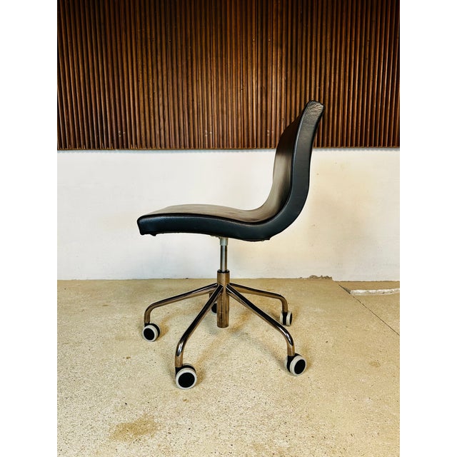 Contemporary Sala Office Swivel Chair in Black Leather by Pascal Mourgue for Ligne Roset, France, 2000s For Sale - Image 3 of 15