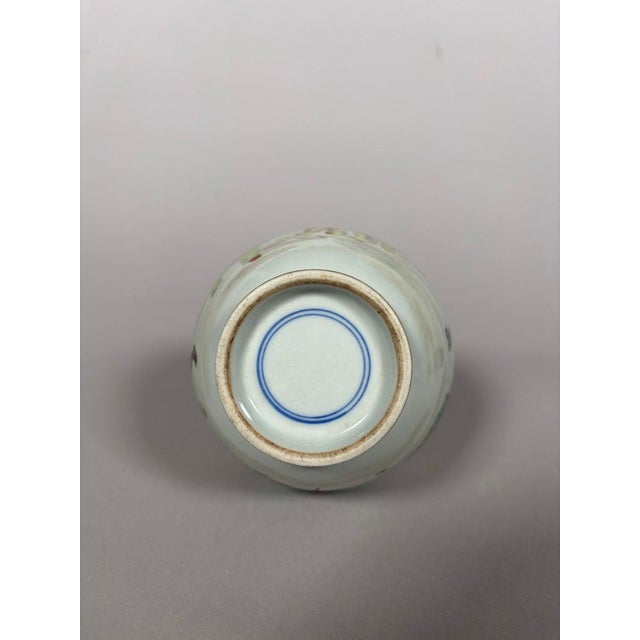 White Famille rose porcelain vase from the Yongzheng period (1677-1736) For Sale - Image 8 of 9