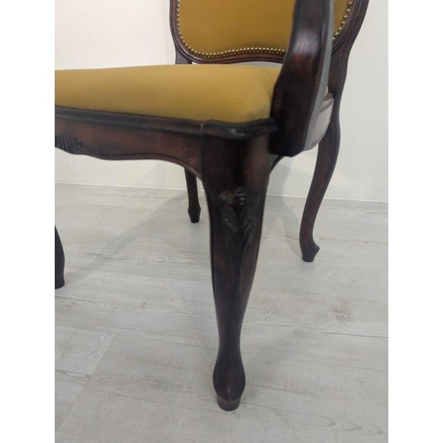 Louis-style armchair in walnut - new upholstery This Louis-style armchair is made of walnut, with new mustard-colored...