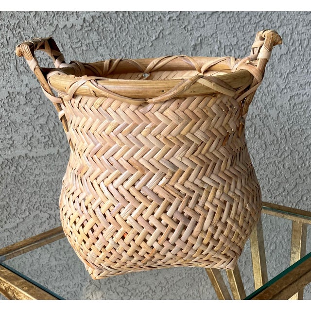 Mid 20th Century Stylish Mid 20th-Century Rattan & Bamboo Zig Zag Aka Herringbone Pattern Cachepot / Planter Basket For Sale - Image 5 of 18