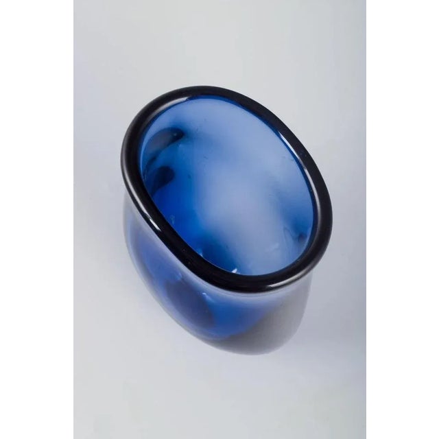 Per Lütken for Holmegaard. Art glass vase in blue. 1960. In excellent condition. Signed. Dimensions: Height 20.5 cm,...