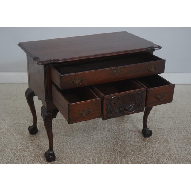 Queen Anne Antique Bench Made Philadelphia Mahogany Lowboy For Sale - Image 3 of 17