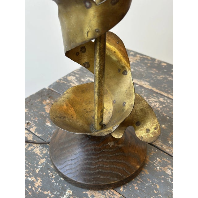Vintage Spiraling Gilt Metal Table Lamp With Oak Base Attributed to Yasha Heifetz, Circa 1950s For Sale - Image 13 of 14