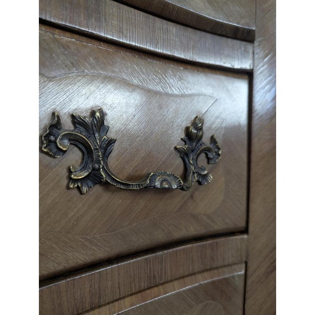 Louis XV Style Chest of Drawers in Marquetry For Sale - Image 6 of 10