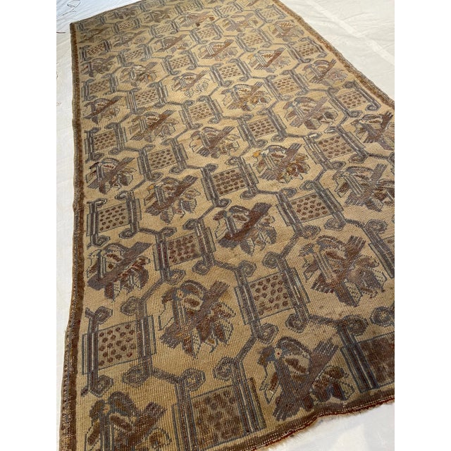 Antique Indian Rugs – Not all the rugs that were woven in India are easy to categorize. That is why we created this...