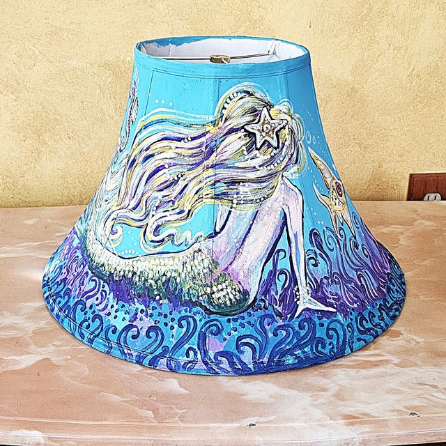 Late 20th Century Coastal Custom-Painted Coastal Ceramic Amphora Table Lamp With Mermaid & Seahorse Shade For Sale - Image 10 of 18