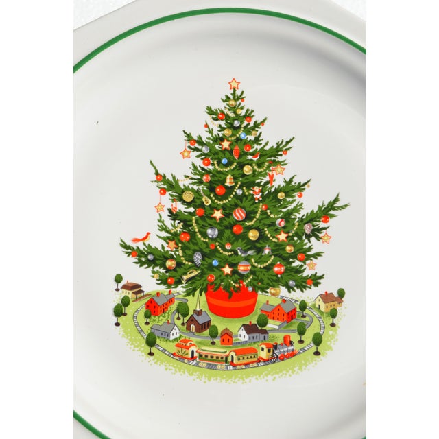 Ceramic 1980s Christmas Heritage Collectible Dinnerplate 10 Inches Diameter by Pfaltzgraff For Sale - Image 7 of 13
