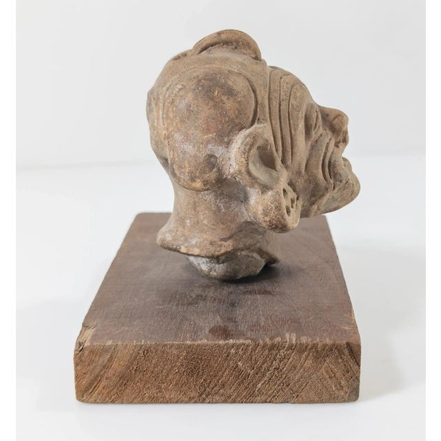 15th Century or Earlier Pre-Columbian Pottery Head of a Figure on Base For Sale - Image 4 of 12