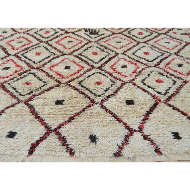 Moroccan Mid 20th Century Vintage Moroccan Rug - 10'2'' X 5'6'' For Sale - Image 3 of 6