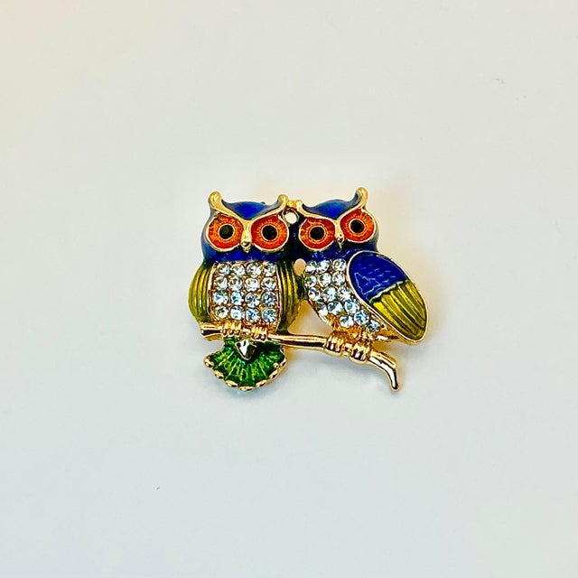 Figurative 1980s Vintage Boho Chic Arts & Crafts Two Owls on a Branch Brooch. For Sale - Image 3 of 5
