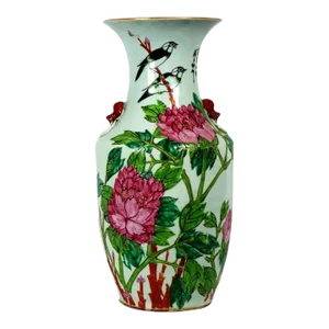 Early 19th Century Chinese Famille Rose Porcelain Vase