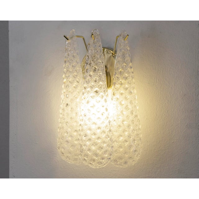 Applique with murano glass glass color made in italy, elegant wall lamp with sizes shape. this splendid venetian -style...