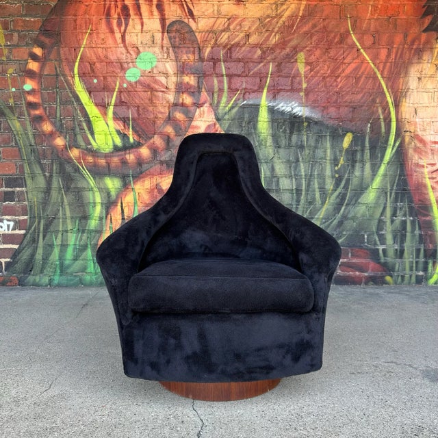 This is a stylish, tall back swivel chair made by Adrian Pearsall for Craft Associates. It features gorgeous curves, the...