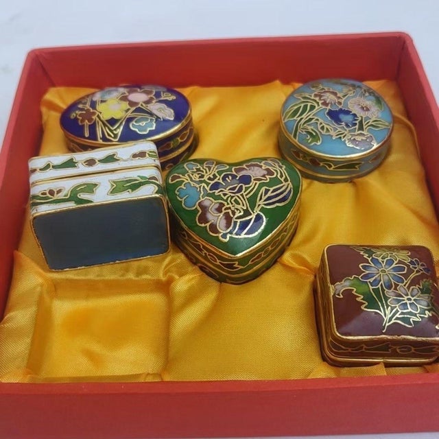 Blue Set of 5 Vintage Cloisonné Enamel Miniature Boxes – Floral Motif, in Presentation Box For Sale - Image 8 of 9
