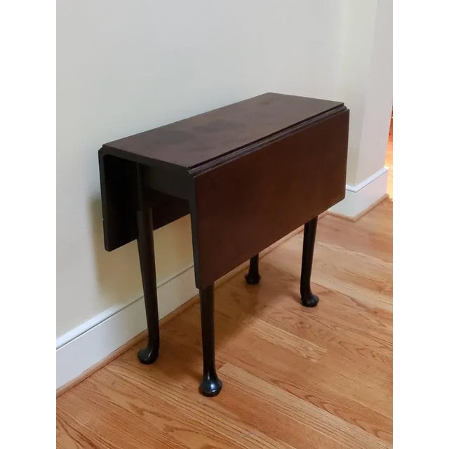 Queen Anne 18th C English Queen Anne Mahogany Drop Leaf Breakfast or Side Table For Sale - Image 3 of 9