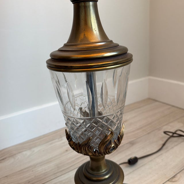 Stiffel Mid 20th Century Stiffel Hollywood Regency Brass & Cut Crystal Pineapple Lamp - With Original Shade For Sale - Image 4 of 7