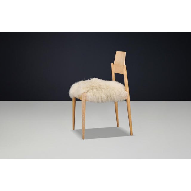 Wood 1 of 100+ SE 119 Dining Chairs in Tibetan Ecru Sheepskin attributed to Egon Eiermann, 1950s For Sale - Image 7 of 10