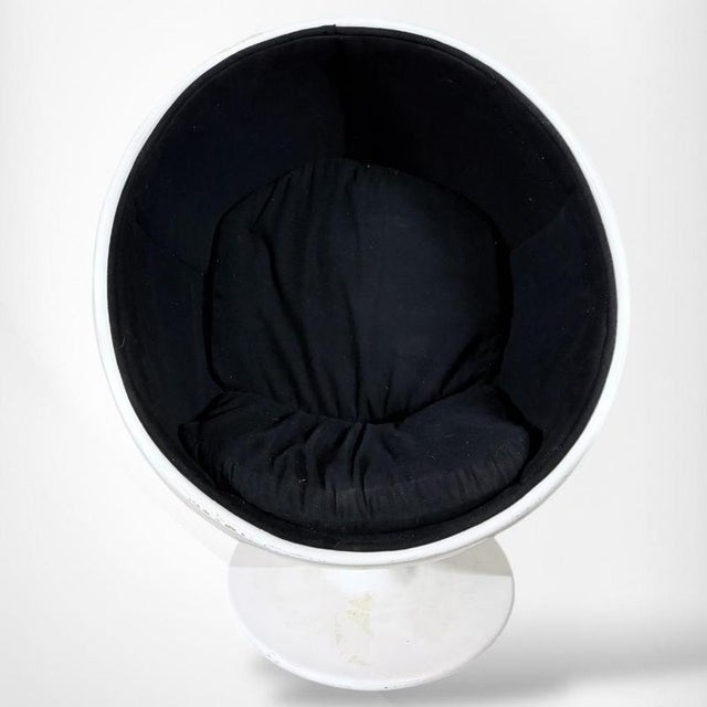 The Space Age Egg Chair is a retro pod chair designed to deliver a cocoon seating experience that blends mid-century...